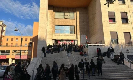 Università: scontri e lancio di bottiglie alla Sapienza